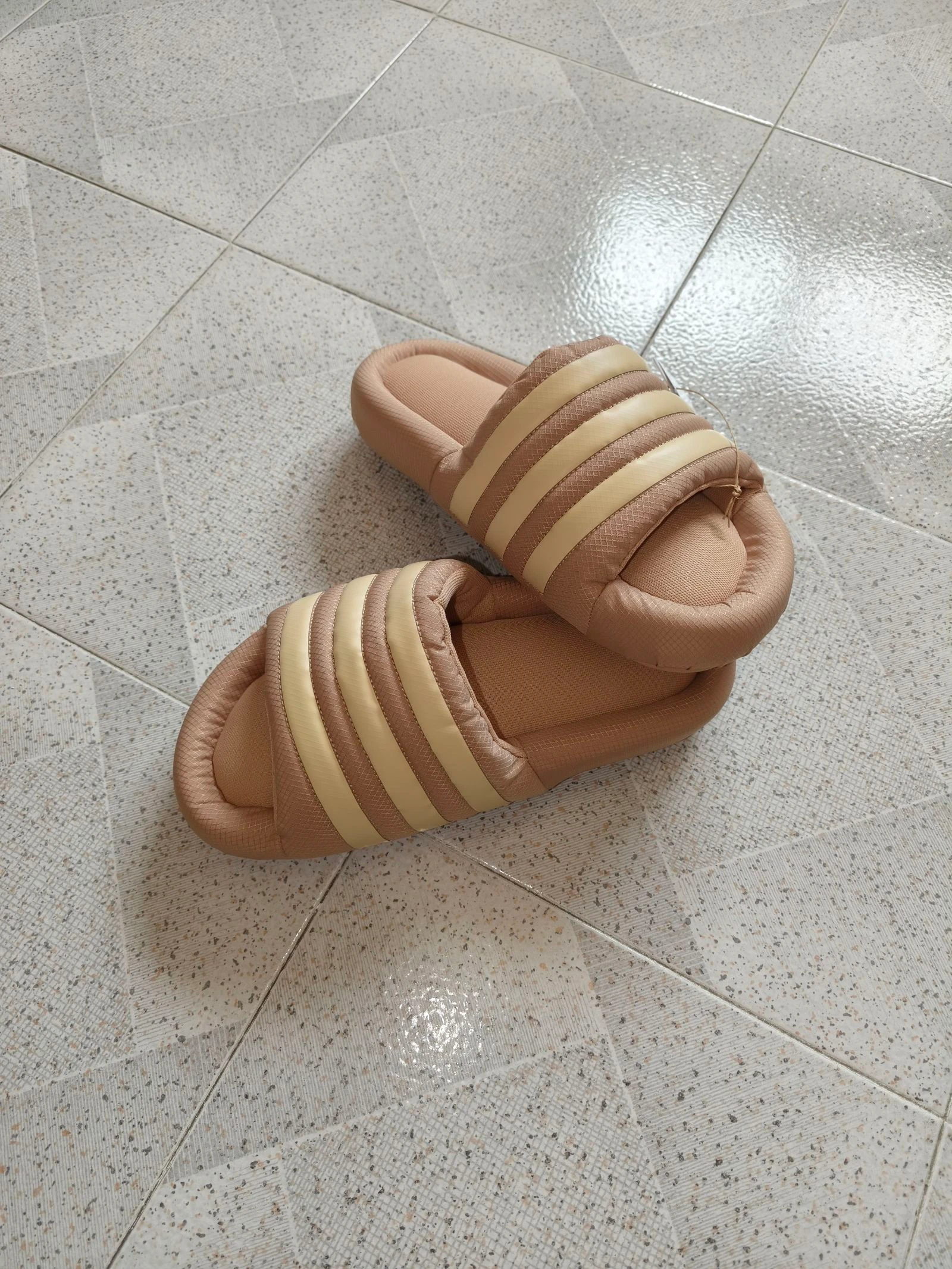 Sandales marron Adidas Adilette 24 taille 43 – photo 2
